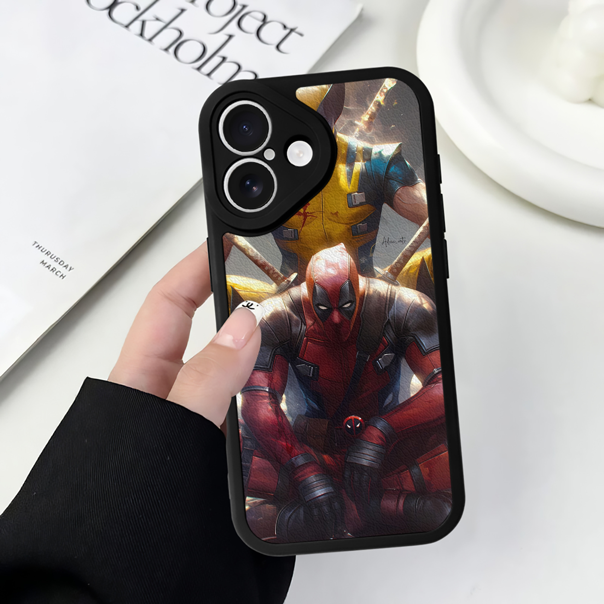 （画像用） Deadpool デッドプール 【iPhone 16シリーズ対応】シリコンスマホケース（レザー調） 材質：シリコン